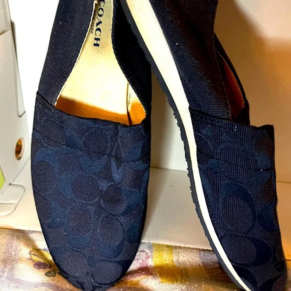 I am selling Coach shoes that a gently used. Size 7.5 woman’s shoes. - Picture 2 of 5